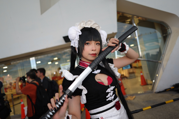 Shi_kannoのイラストレーター皐月恵さんの武装メイドコスプレ