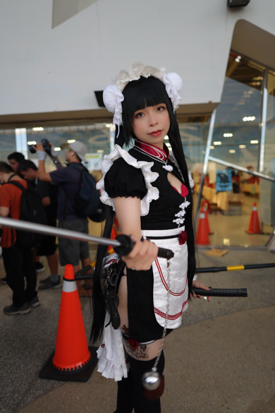 Shi_kannoのイラストレーター皐月恵さんの武装メイドコスプレ