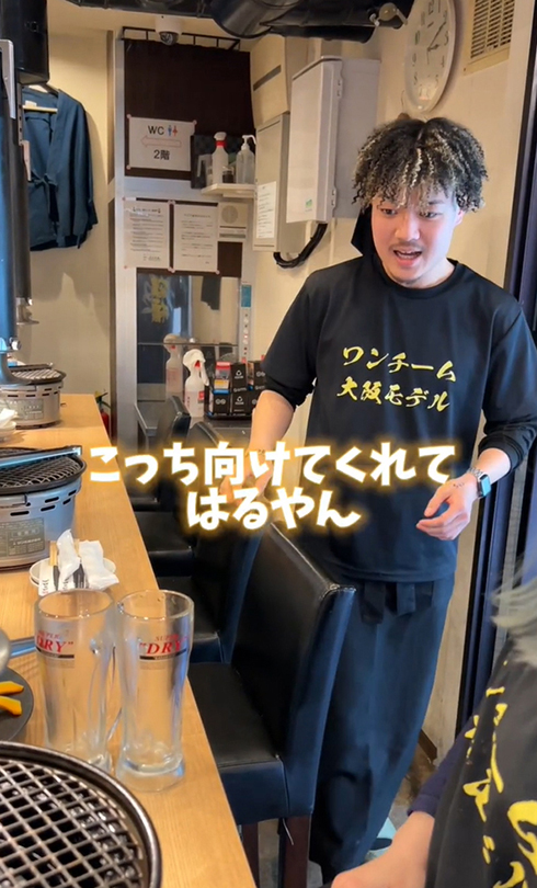 ジョッキの取っ手は持ちやすい方に向けておく