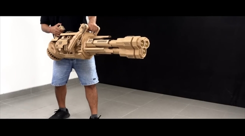 ダンボール　造形　ウルトラギガランチャー　兵器