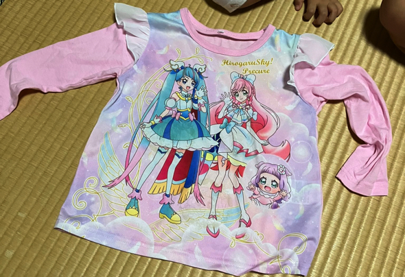 真夏に「プリキュア」の長袖パジャマを着たい4歳児