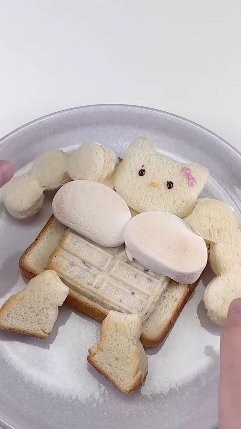 キティちゃんトースト