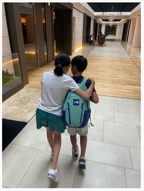 市川團十郎白猿の長女・麗禾、長男・勸玄の2ショット