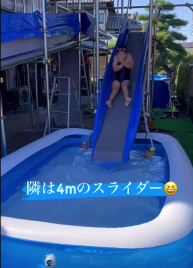 自宅に作ったパパのお手製ウォータースライダーが本格的