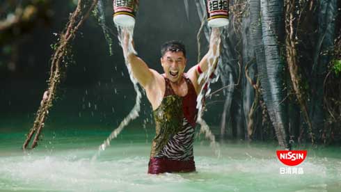 日清食品 カップヌードル 担担 なかやまきんに君 CM ダダン レジー・ベネット