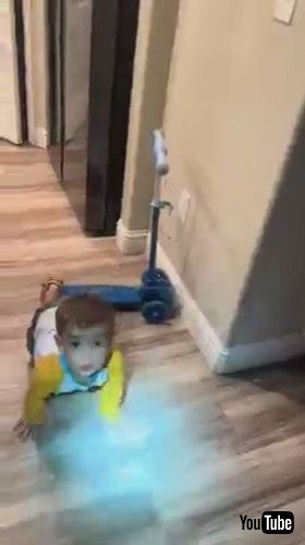 「Mom Hilariously Interrogates Toddler When He Trips and Falls Out of His Scooter - 1437574」