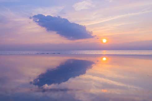 海 きれい 写真 撮ったはずが セミ 雲 リフレクション 風景
