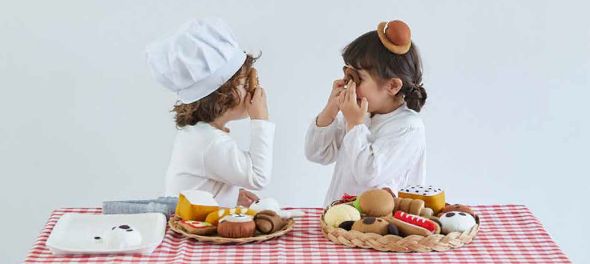 いろいろなパンを作ってパン屋さんごっこ