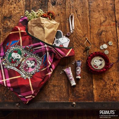 コンパクトバッグM、リール付きパスケース、チャーム付きハンドクリーム、コインケース