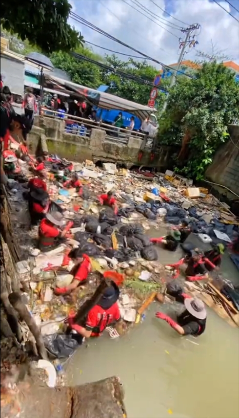 清掃　ビフォーアフター　川　環境保全　ベトナム　海外