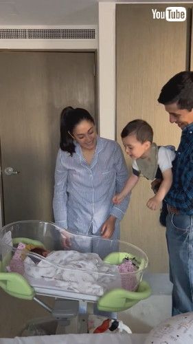 「Brother Meets Baby Sister for the First Time || ViralHog」