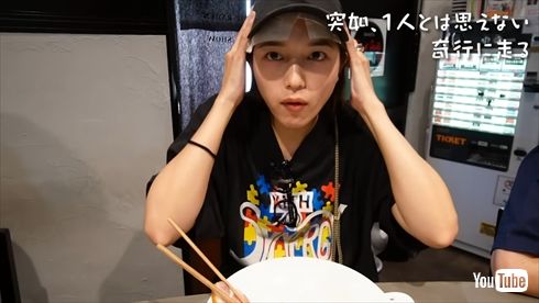1人でラーメン屋を楽しむ川口春奈