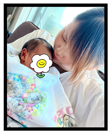 娘を抱っこする凛さん