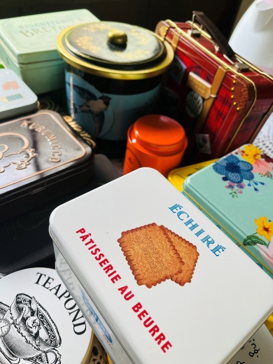 かわいくて捨てられないお菓子や紅茶の缶