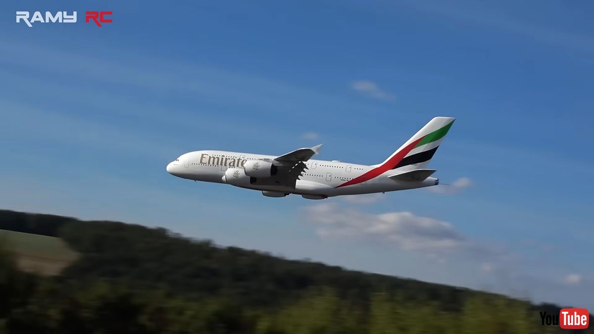 Amazon.co.jp: 飛行機模型飛行機おもちゃの飛行機模型 1:200