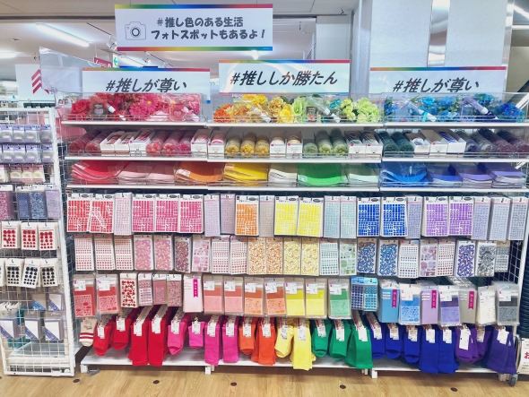 豊富なカラーの推し活グッズがそろう