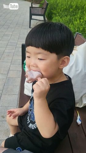 「Popsicle Stick Break Prompts Emotional Reaction || ViralHog」