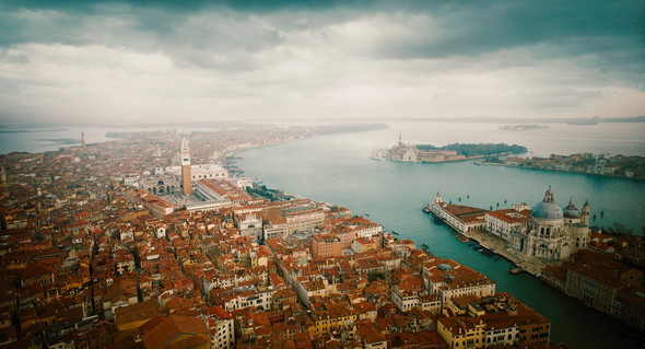 「名探偵ポアロ：ベネチアの亡霊」