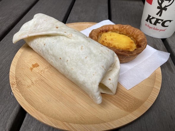「月見ツイスター」と「エッグタルト」