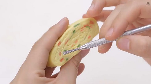 粘土で学校給食02