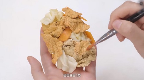 粘土で学校給食03