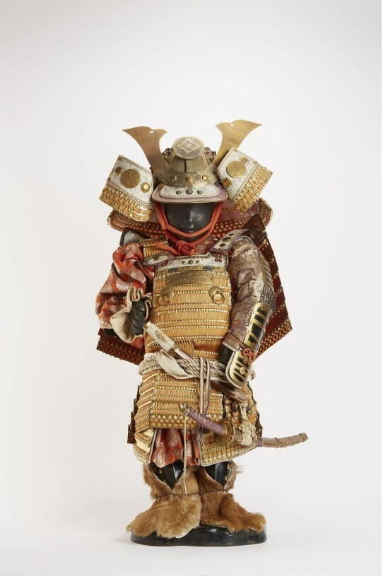 日本のよろい兜を着た小便小僧