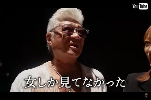 ファッションショーの感想を語る小沢仁志