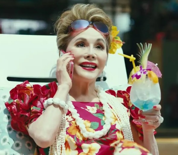 ワイモバイル　デヴィ夫人