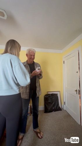 メッセージを読むパパ