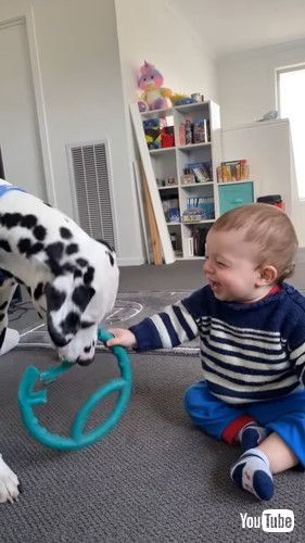 楽しそうな赤ちゃん