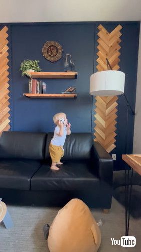 真剣な表情の男の子」