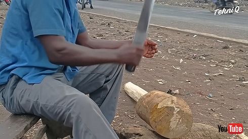 エンジンもガソリンも不要！ アフリカの大地を走る木製