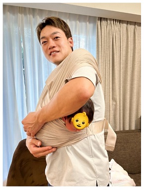 息子を抱っこするおばたのお兄さん