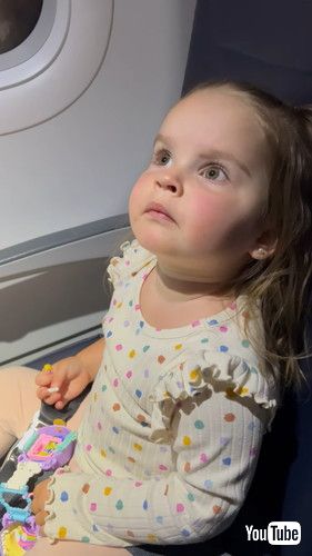 真剣に聞く女の子