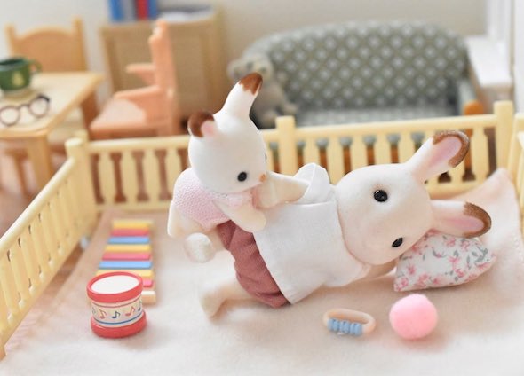 シルバニアファミリーのうさぎの親子の写真