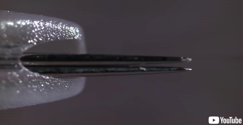 タトゥーを入れる瞬間の映像