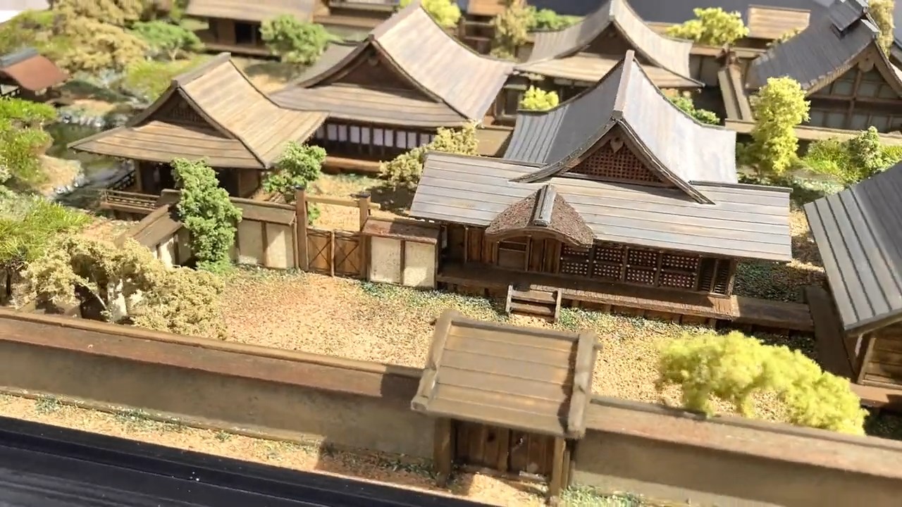 室町時代の武将の邸宅をリアルに再現したジオラマに驚きの声　「タイムスリップしてドローンで撮ってきたみたい」