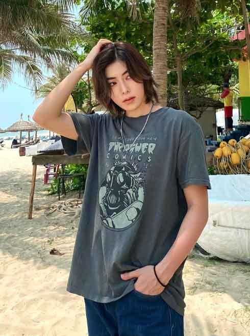 コスプレイヤー 桃戸もも 地毛 同じTシャツ 性別の壁 超える 美女 イケメン