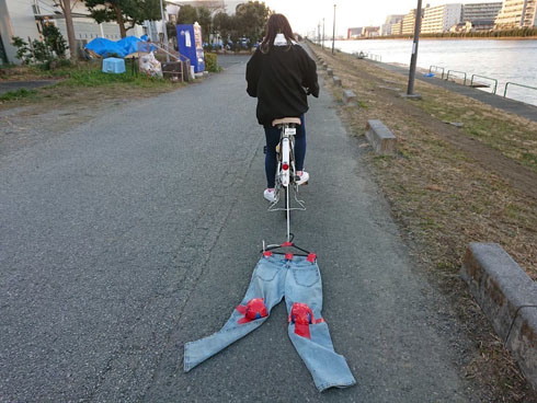 手作りダメージジーンズ