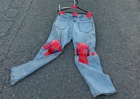 手作りダメージジーンズ