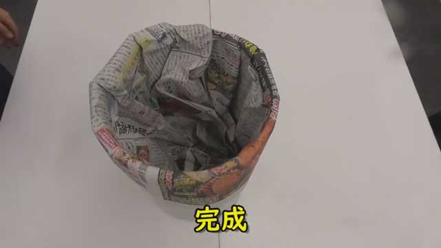 警視庁が紹介する「新聞紙でごみ袋を作る方法」が簡単そう　湿気を吸収して臭いを消すメリットも