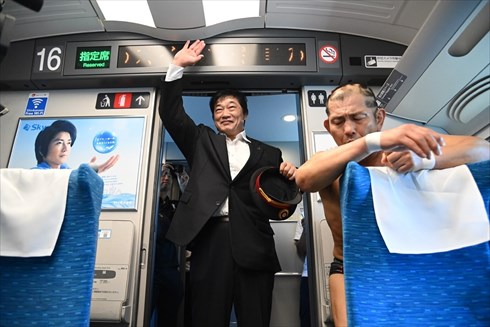 DDTプロレスリングとJR東海による「新幹線プロレス」