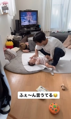 床に降ろされて「ふえ〜ん」