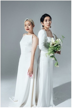 ウエディングドレス姿の「エルフ」荒川・はる