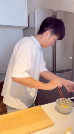 卵を落とす画像