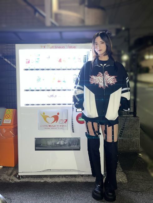 自動販売機　厚底　女装