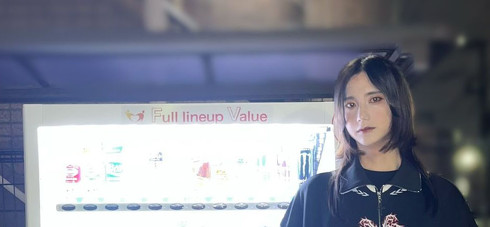 自動販売機　厚底　女装