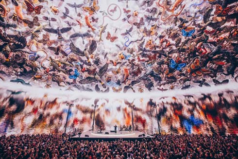 スフィアでライブ公演を行ったU2