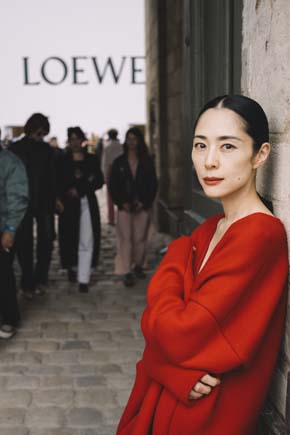 ロエベのショーに登場した深津絵里