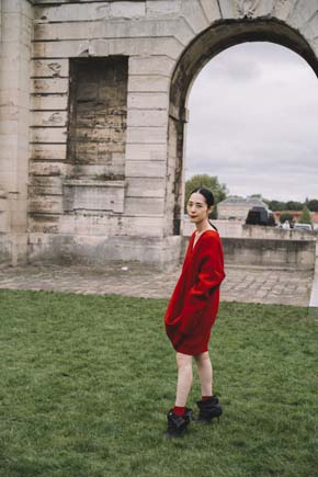 ロエベのショーに登場した深津絵里